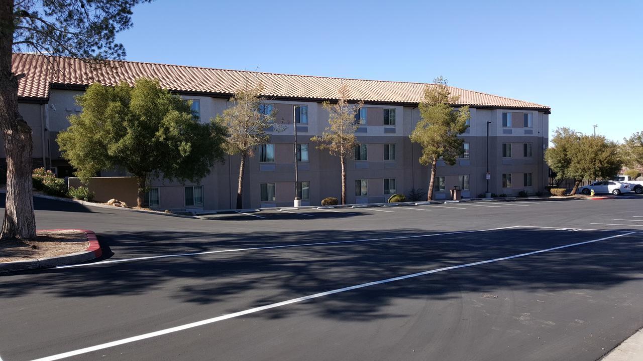 Baymont By Wyndham Barstow Historic Route 66 Hotel Exterior photo